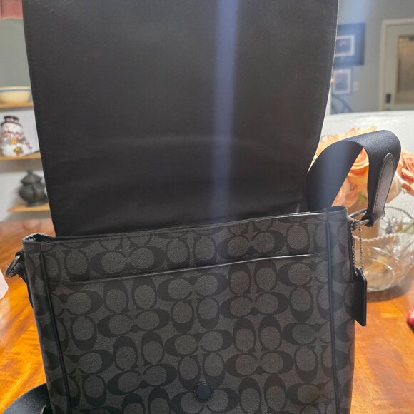 Coach Crossbody purse - Picture 3 of 6